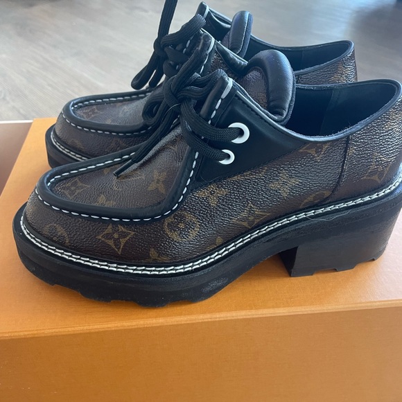 Beautiful Louis Vuitton Shoes 100% Authentic - Picture 2 of 6